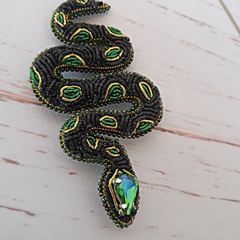 Брошь "Змея" кобра, цветная в золоте Броши со стразами. Женские броши