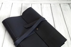 Робота Кожаная папка для документов с кольцевым механизмом.