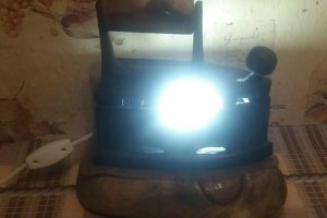 Світильник «Праска на вугіллі» - Опис