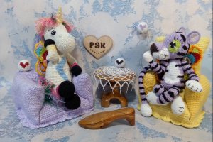 Маленьке крісло ляльки іграшки, меблі ручної роботи - Опис