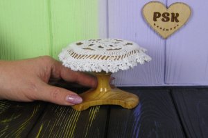 Маленький стіл для ляльок із дерева іграшковий ручної роботи - Опис