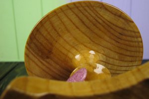 Маленький стіл для ляльок із дерева іграшковий ручної роботи - Опис