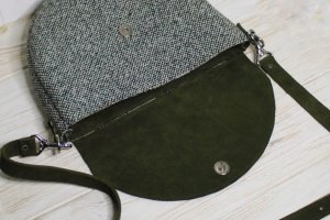 Кроссбоди из твида и натуральной замши - Описание
