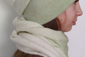 Робота Шапочка і бактус з ангорової пряжі