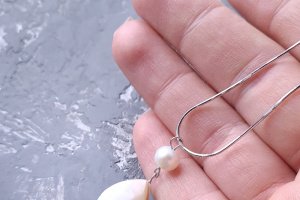 Комплект в серебре роскошные серьги и кулон на цепочке - Описание