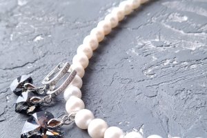 Кольє та сережки з перлів з кристалами Swarovski - Опис