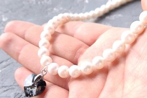 Колье из натурального жемчуга с подвеской сердце Swarovski - Описание