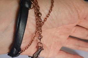 Браслет из натуральной чёрной кожи с яшмой и агатом  - Описание