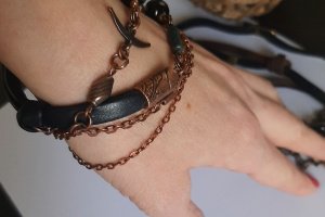 Браслет из натуральной чёрной кожи с яшмой и агатом  - Описание