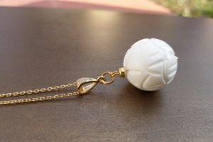 Ланцюжок з підвіскою з різного коралу - Опис