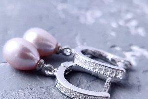 Сережки з натуральними лавандовими перлами у формі краплі - Опис