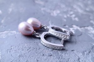 Сережки з натуральними лавандовими перлами у формі краплі - Опис