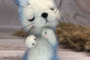 Зайчик из шерсти - Описание