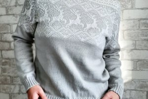 Свитер с оленями