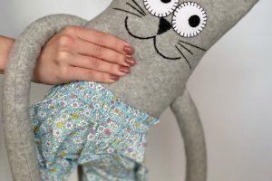 Іграшка обіймашка Котик - Опис
