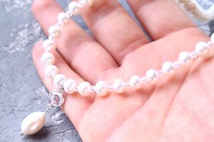 Колье из натурального жемчуга в серебре с кристаллом циркона