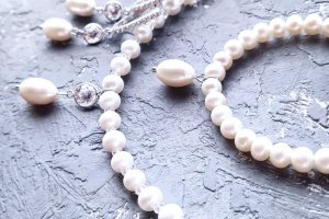 Серебряные украшения для невесты колье и серьги из жемчуга - Описание