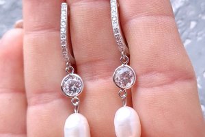 Серебряные украшения для невесты колье и серьги из жемчуга - Описание