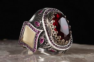 Кольцо из серебра ручной работы в восточном стиле с камнем - Описание