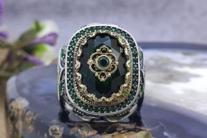 Кольцо из серебра ручной работы в восточном стиле с камнем - Описание