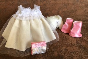 Кукла ручной работы блондинка в белом - Описание