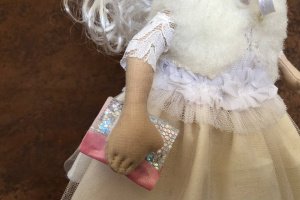 Кукла ручной работы блондинка в белом - Описание