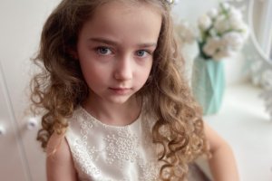 Білий вінок з троянд для першого причастя і нареченій. - Опис