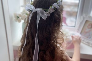 Білий вінок з троянд для першого причастя і нареченій. - Опис