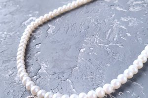Колье из натурального жемчуга в серебре с кристаллами - Описание