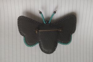 Брошка Жужі Фреї - Опис