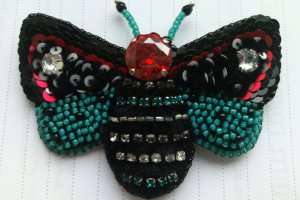 Брошка Жужі Фреї - Опис