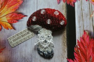 Брошь «Мухоморчик» - Описание