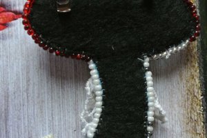 Брошь «Мухоморчик» - Описание