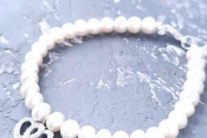 Браслет из натурального жемчуга в серебре с кристаллами 2 сердца - Описание