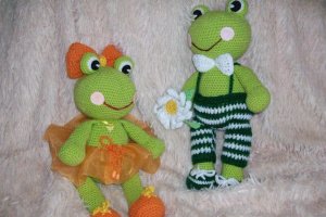 в"язані іграшки жабки - Опис