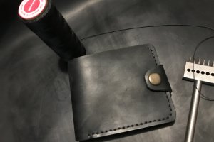 Кожаный кошелёк ручной работы - Описание