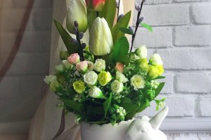 Інтер‘єрна композиція в кашпо із зайчиком  - Опис