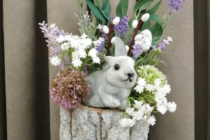 Пасхальный декор Зайчик на пенечку - Описание