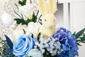 Великодній декор Кролик у плетеному кошику - Опис