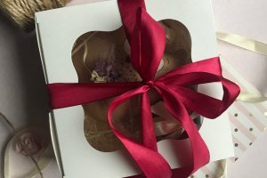 Подарочный бокс с серьгами - Описание