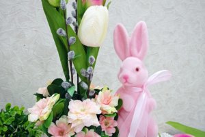 Великодня композиція з рожевим Кролям - Опис