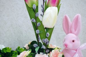Великодня композиція з рожевим Кролям - Опис