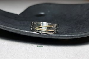 Текстурна каблучка унісекс з нейзільберу, срібла та латуні - Опис