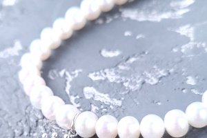 Браслет из натурального жемчуга в серебре с кристаллам корона - Описание