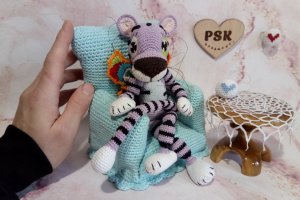 Маленьке крісло ляльки іграшки, меблі ручної роботи - Опис