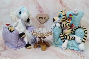 Маленьке крісло ляльки іграшки, меблі ручної роботи - Опис