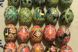 Писанка на стрічці - Опис