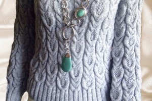 Класичний короткий светр з високим коміром - Опис