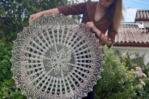 Работа Мини скатерть ЦВЕТОЧНЫЕ ЛУЧИ