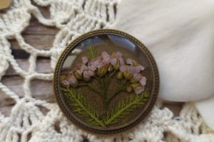 Круглая брошь розовое дерево - Описание